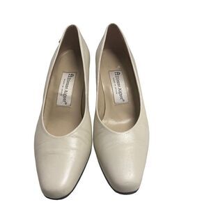 EITENNE AIGNER Women’s Cream Heels Size 6.5 M‎